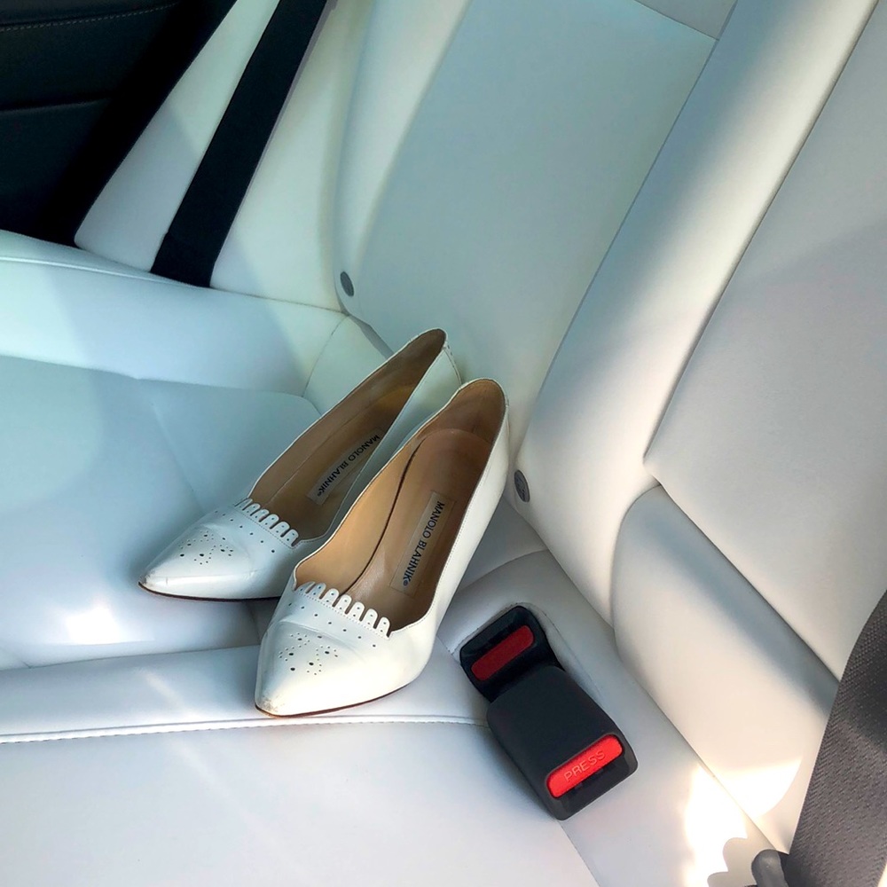 Manolo Blahnik White heels w black stiletto